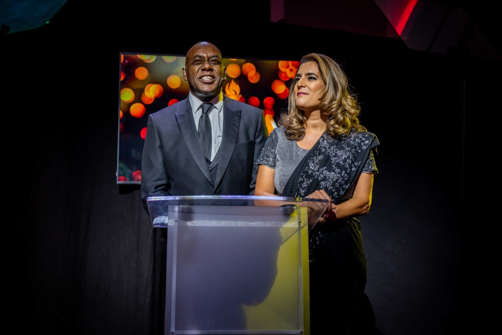 810 9039-ARTA Hosts Samantha Simmonds  Ainsley Harriott